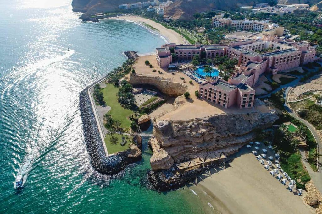 Al Husn Hotel Muscat traumhafte Lage Felsplateau