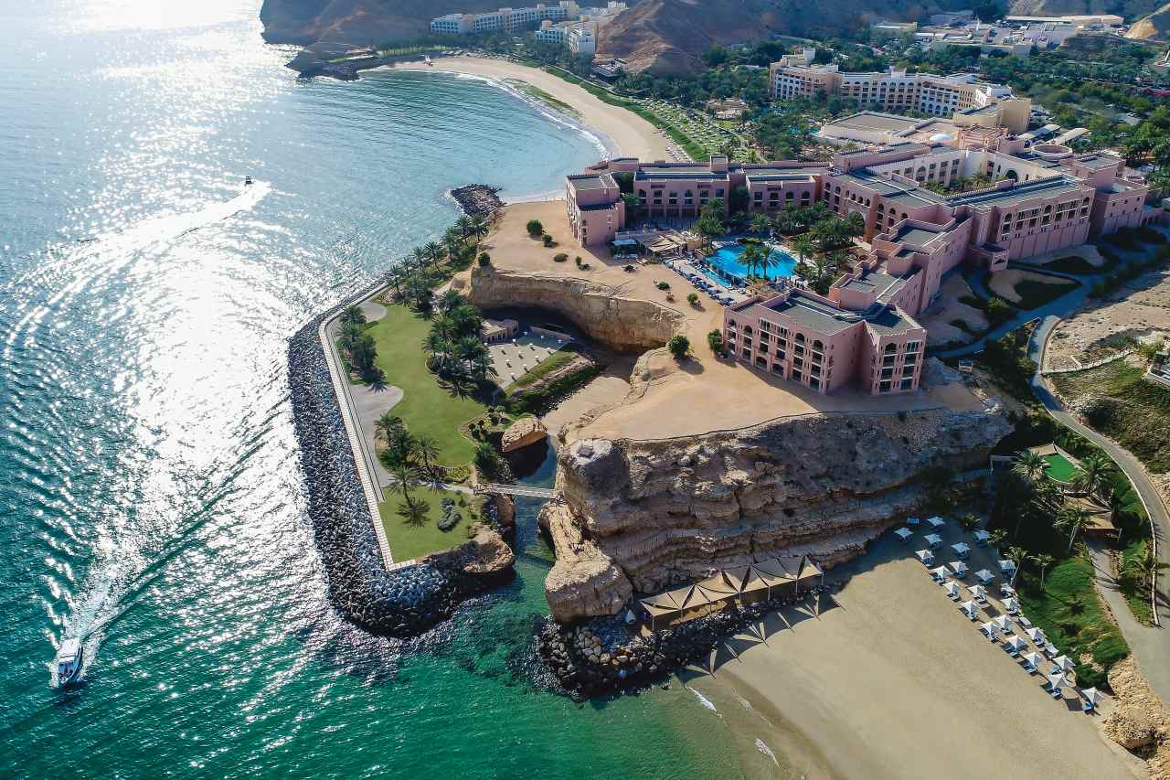 Al Husn Hotel Muscat traumhafte Lage Felsplateau