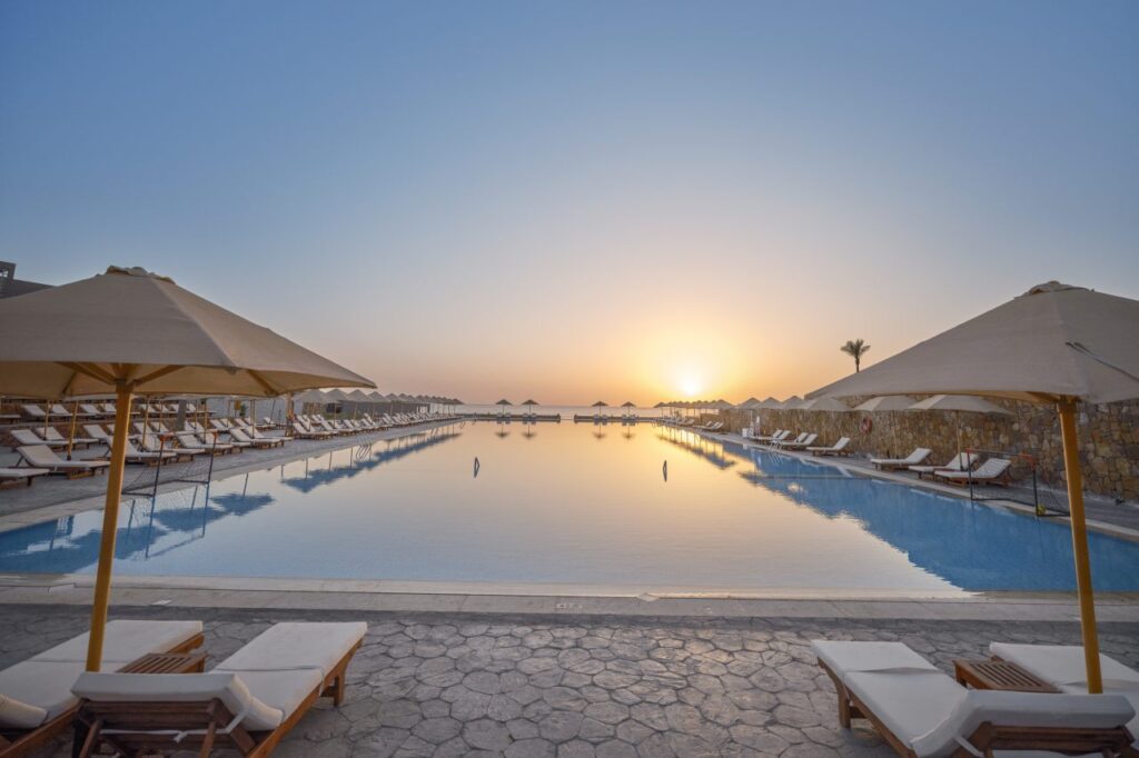 Aldiana Club Naga Bay Pool bei Sonnenuntergang