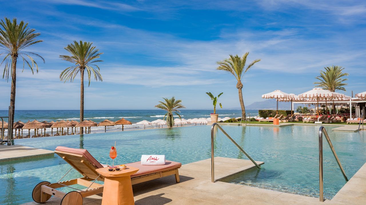 Amù Beach Club Marbella entspanntes Leben am Meer
