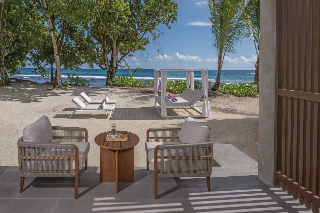 Avani+ Barbarons Seychelles Premium Pool Suite Strandzugang