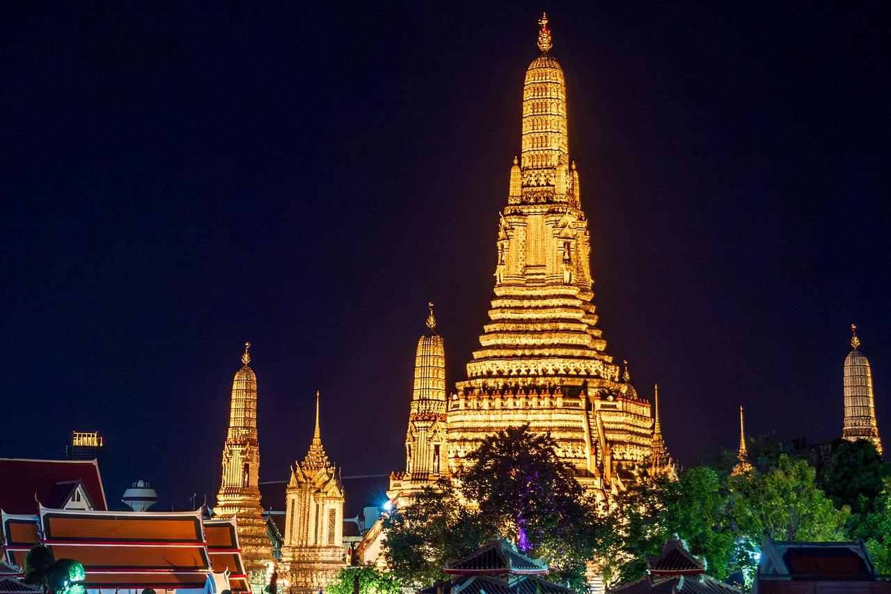 Bangkok beleuchte Tempel bei Nacht