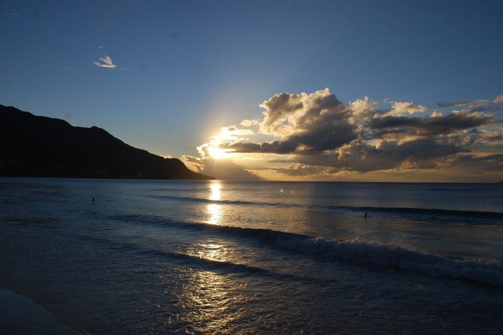 Beau Vallon Seychellen Strand bei Sonnenuntergang