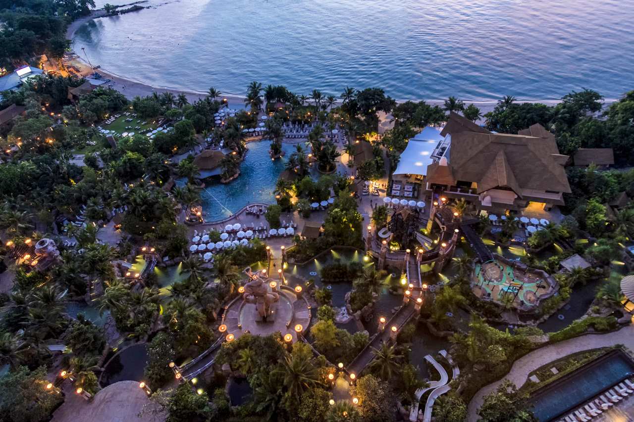 Centara Grand Mirage Beach Resort Pattaya direkte Strandlage