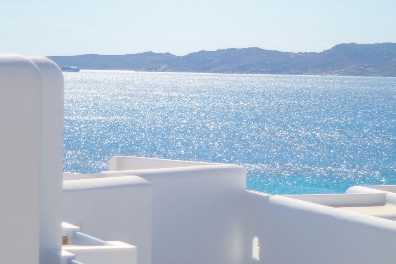 Glitzerndes Meer vor Mykonos