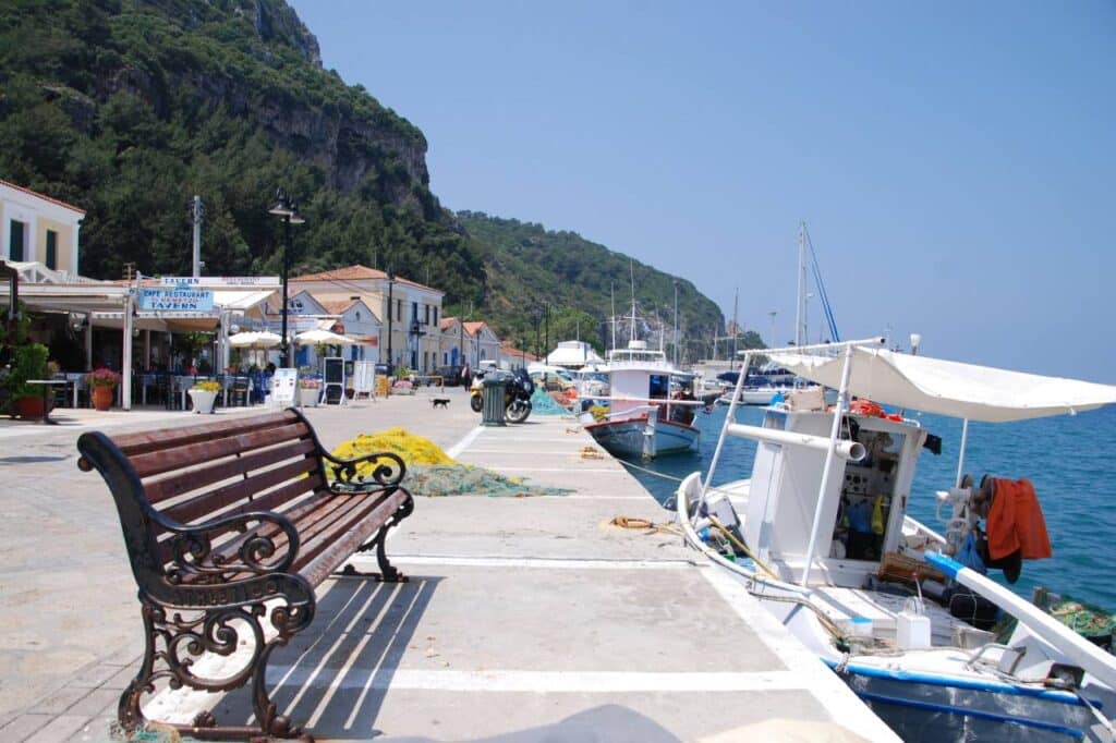 Karlovassi Hafenpromenade