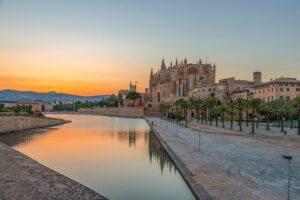 Kathedrale Palma de Mallorca bei Sonnenuntergang