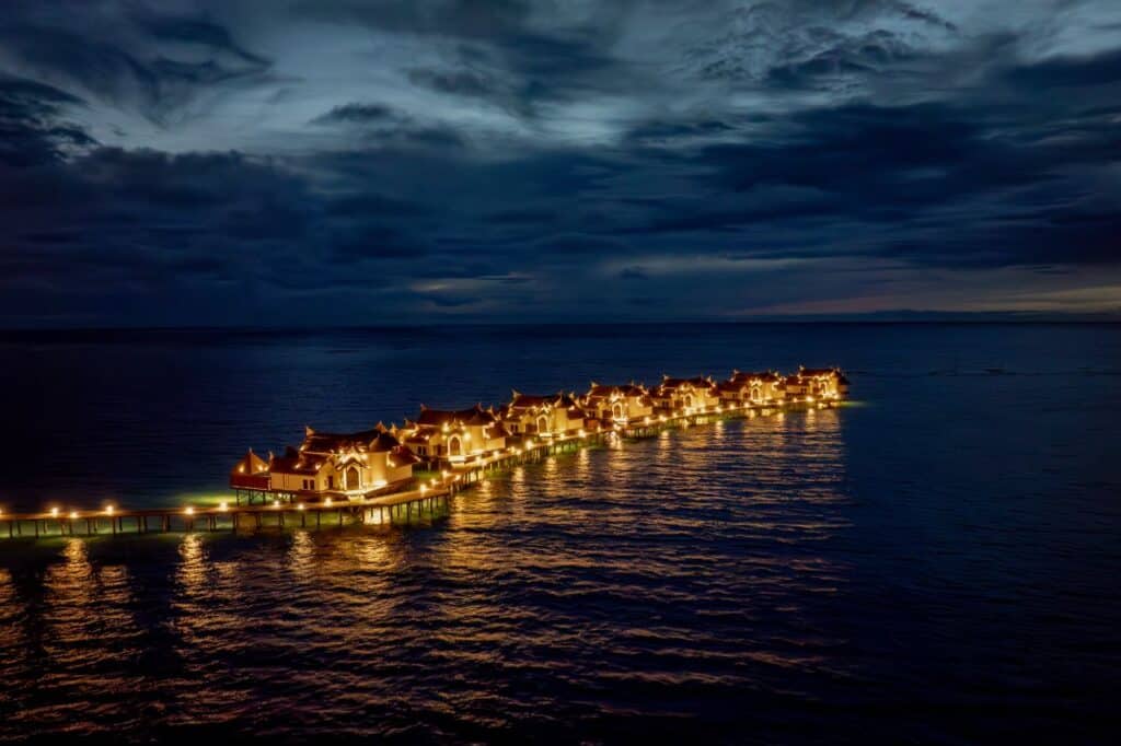 OZEN RESERVE BOLIFUSHI Wasservillen Abendstimmung