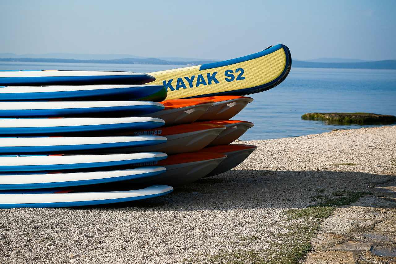 Petrčane Kajaks am Strand