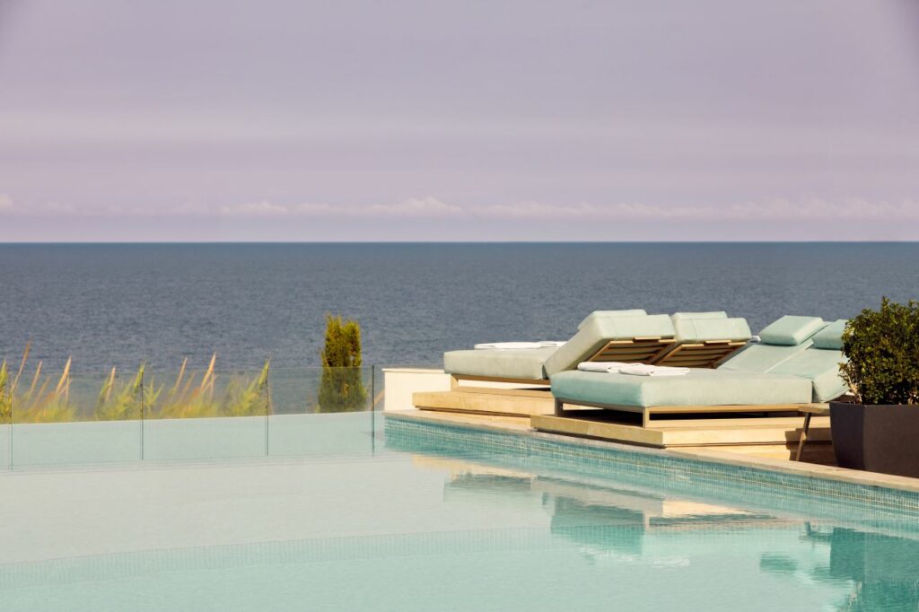 Pool mit Meerblick im Mare Paphos