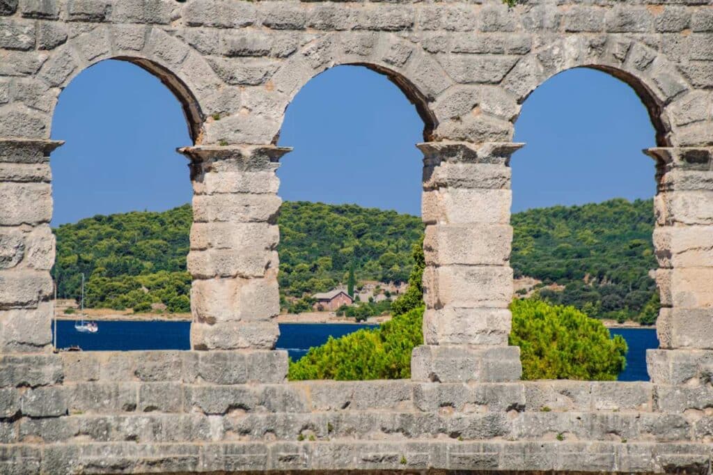 Pula Küste und Amphitheater