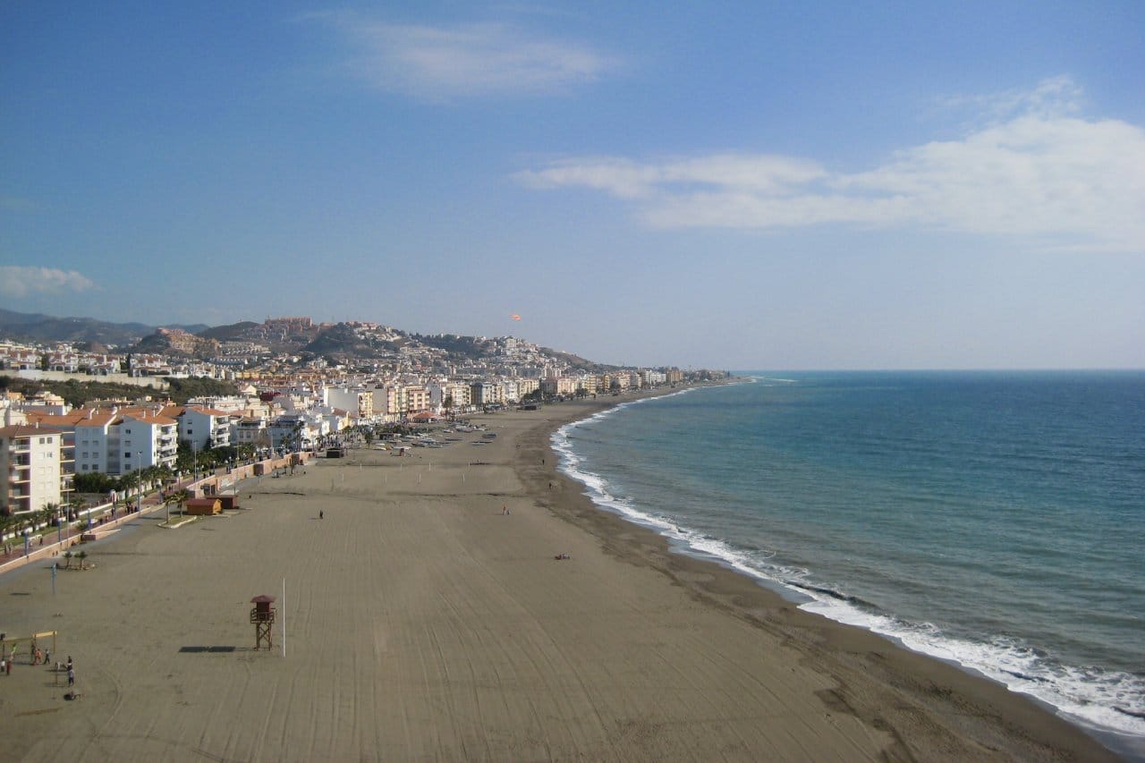 Rincón de la Victoria langgestreckte Bucht