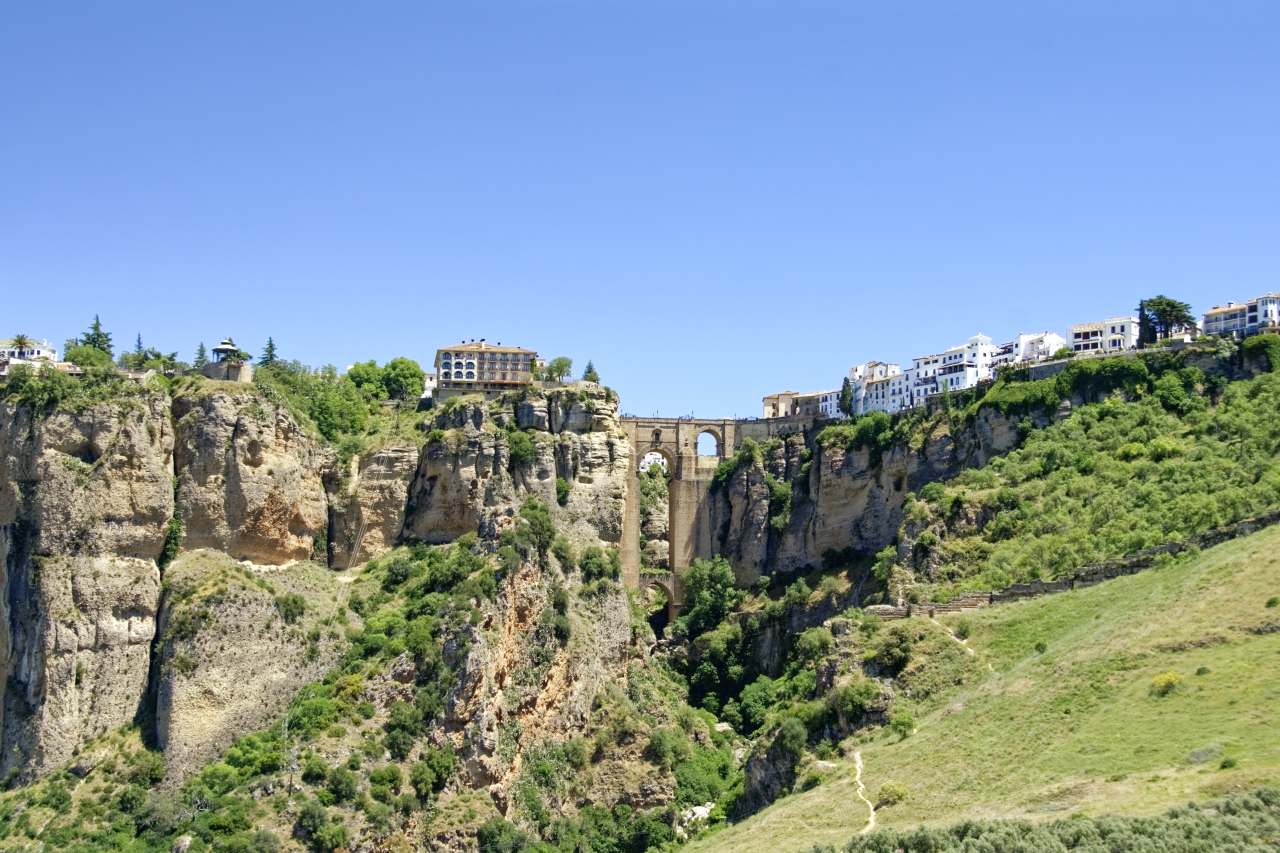 Ronda liegt einem Felsplateau