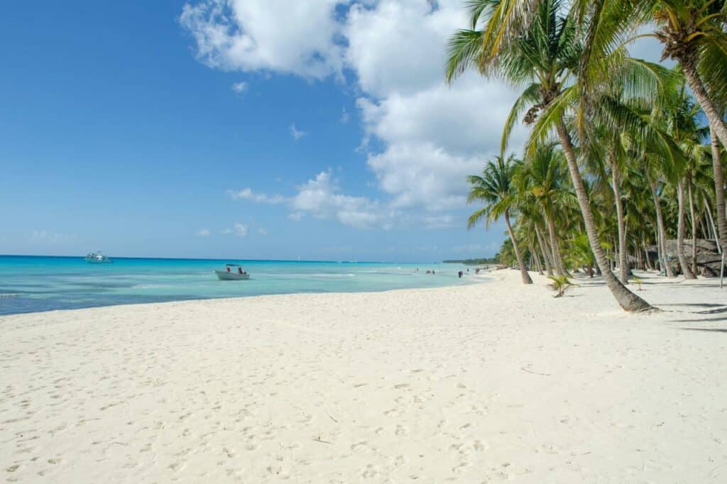 Strand an der Ostküste der Dominikanischen Republik