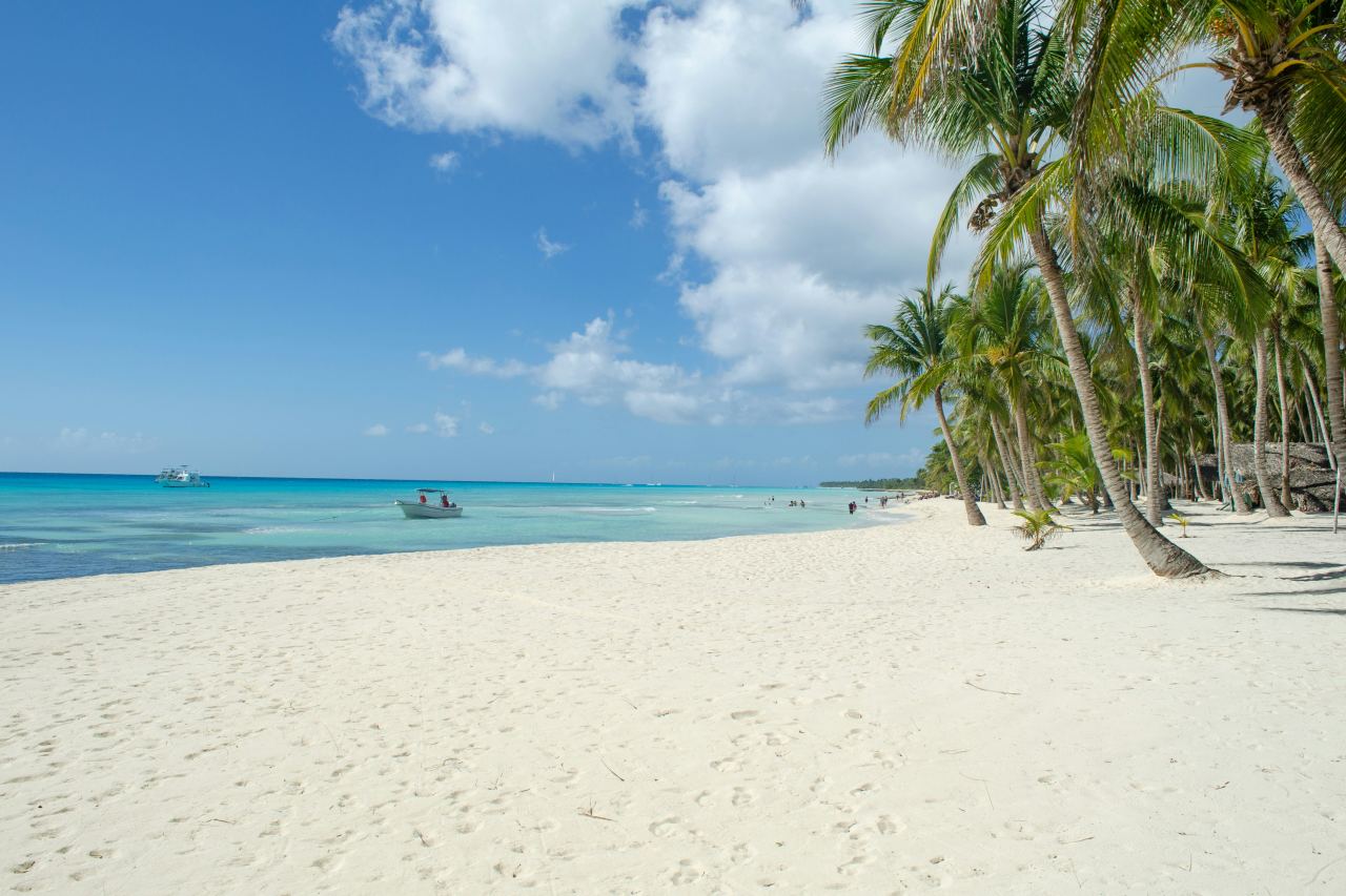 Strand an der Ostküste der Dominikanischen Republik