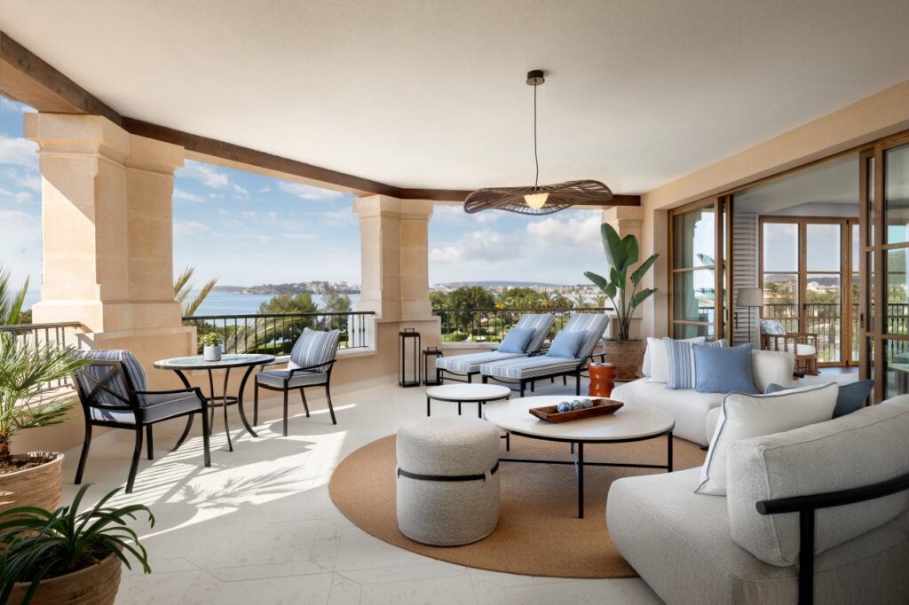 The St. Regis Mardavall Mallorca Resort Penthouse Terrasse