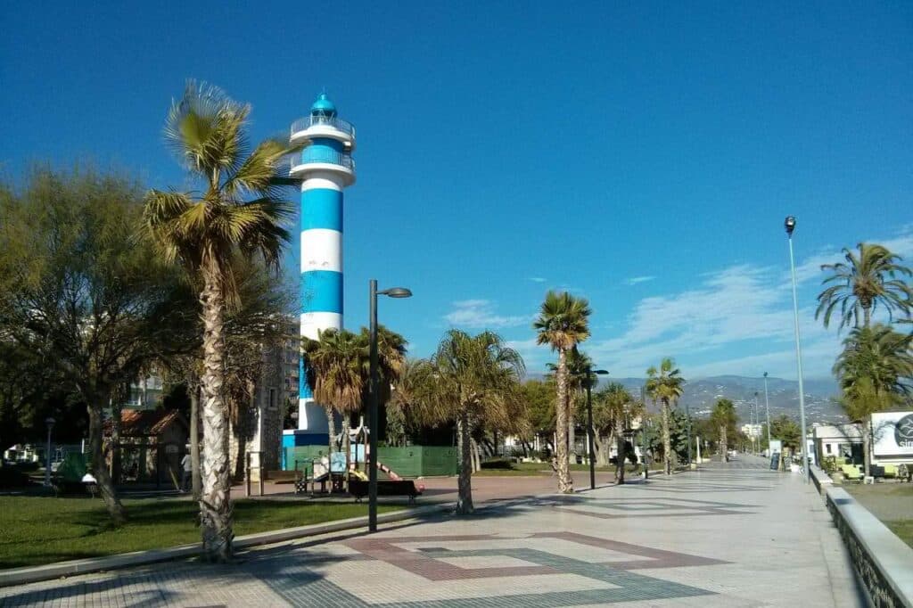 Torre del Mar Promenade mit Leuchtturm