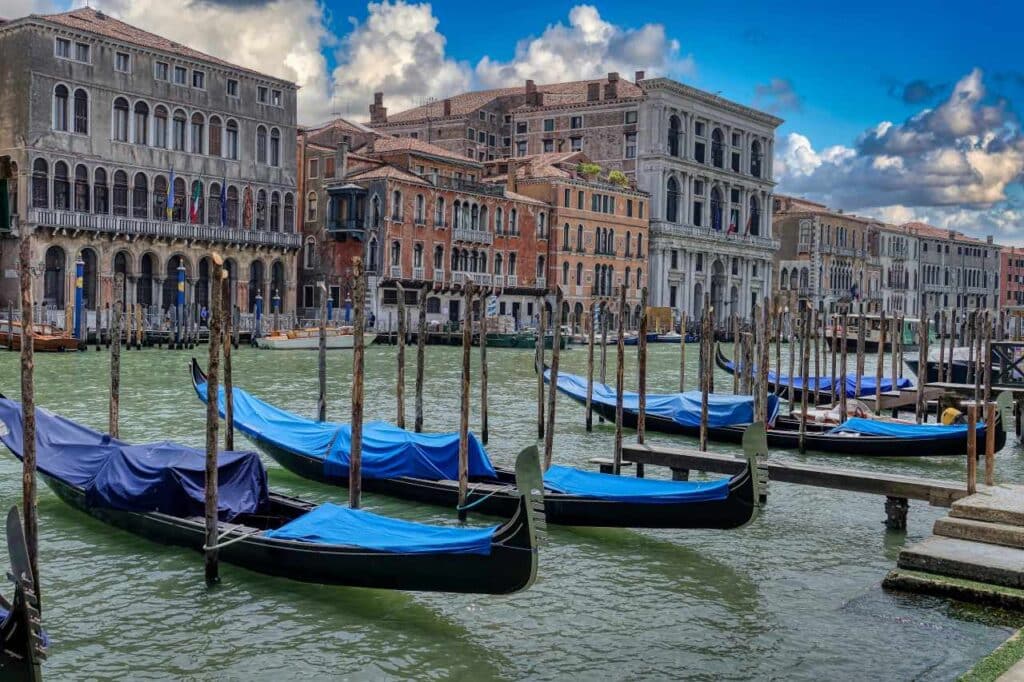 Venetien Gondeln auf dem Canale Grande