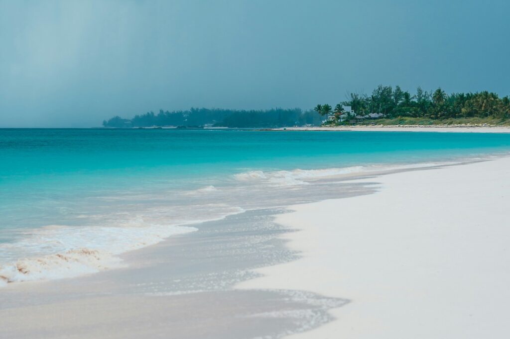Weißer Strand auf Eleuthera Bahamas
