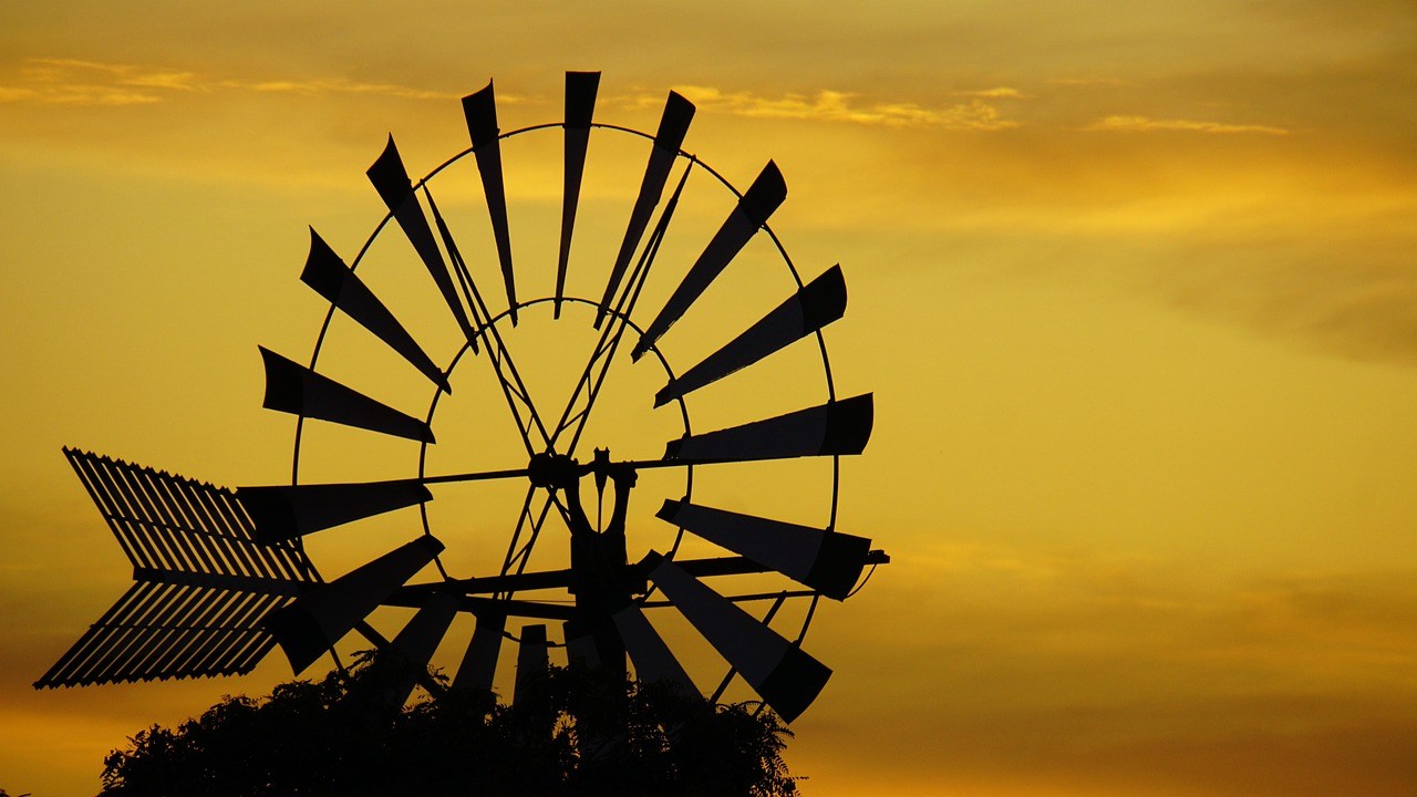 Windmühle im Sonnenuntergang auf Mallorca