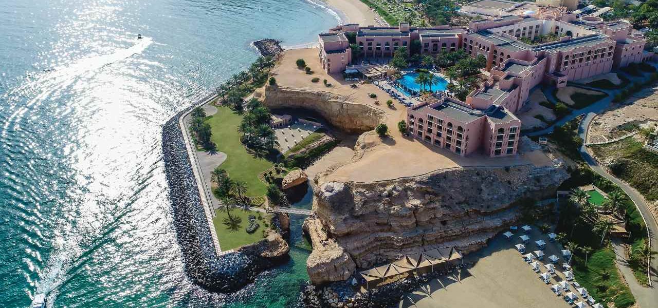 Al Husn Hotel Muscat traumhafte Lage Felsplateau