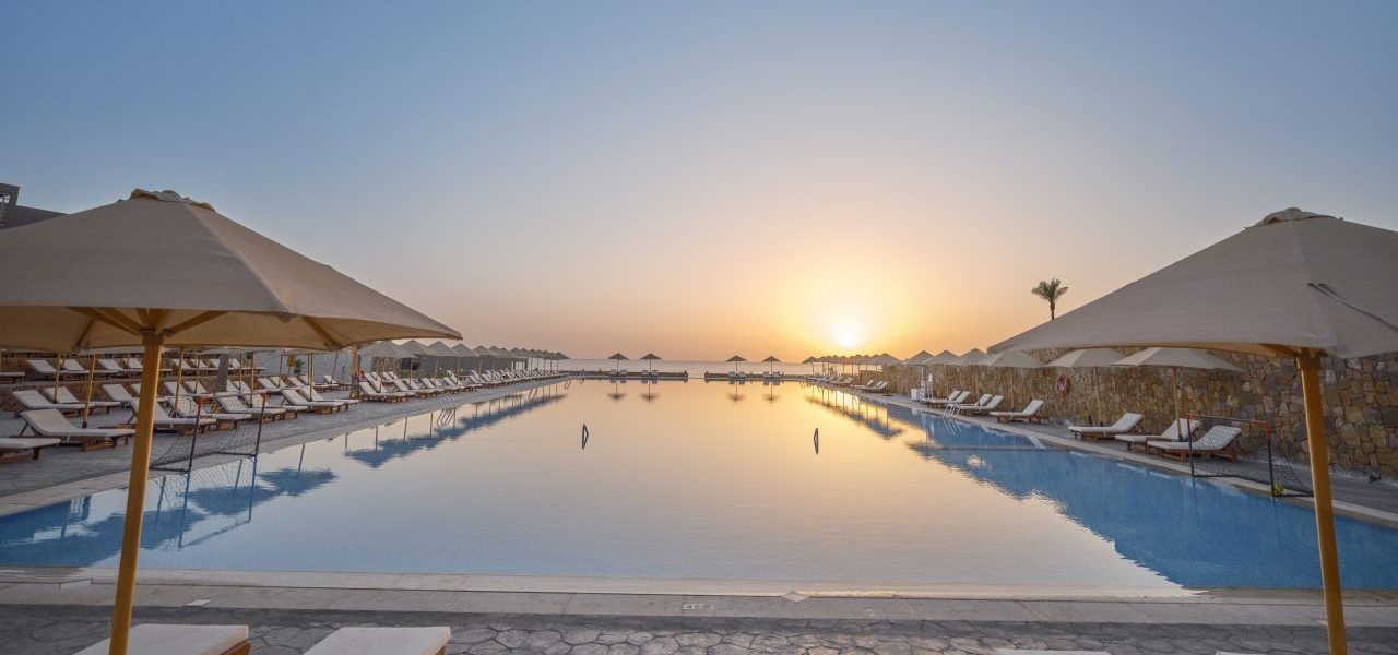 Aldiana Club Naga Bay Pool bei Sonnenuntergang