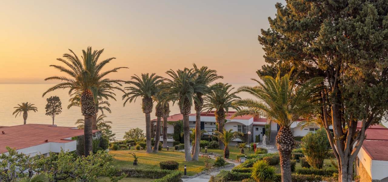 Aldiana Club Rocca Nettuno Calabria Garten mit Wohnbereichen