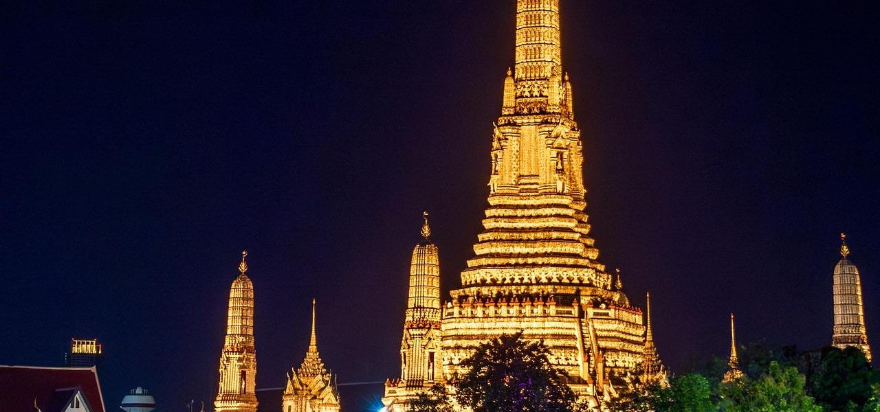 Bangkok beleuchte Tempel bei Nacht Bangkok beleuchte Tempel bei Nacht