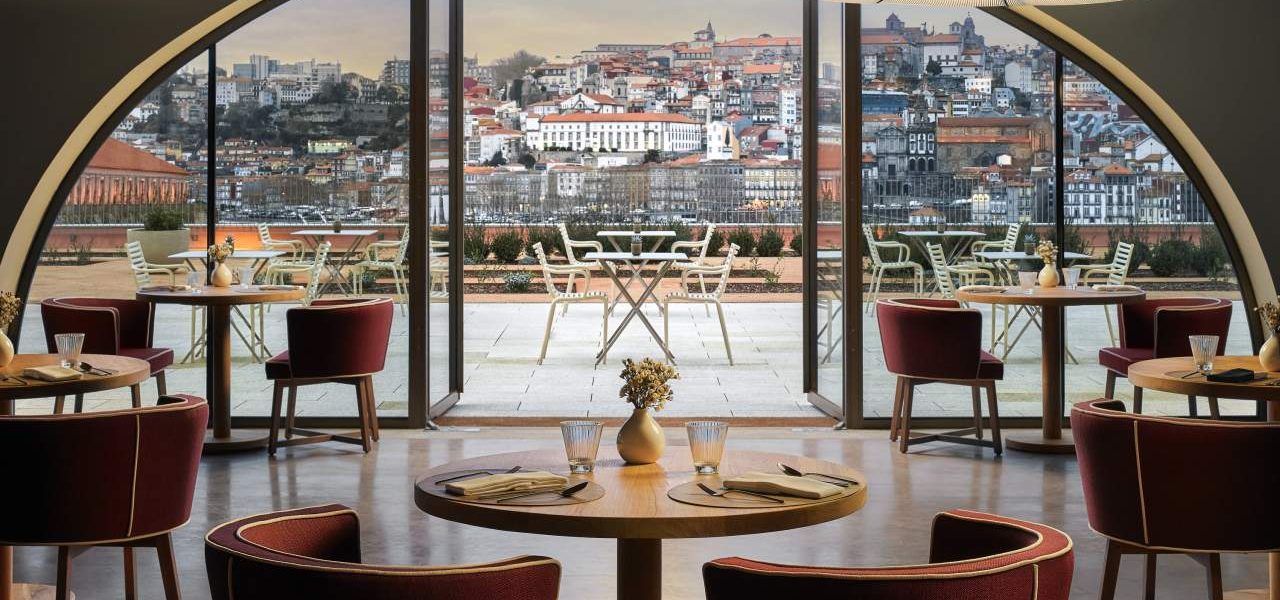 Bar im Tivoli Kopke Porto Gaia Hotel mit Blick auf Porto