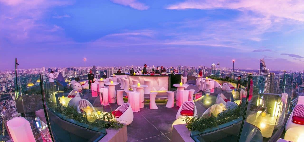 Centara Grand & Bangkok Convention Centre at Central World Bar auf dem Dach Centara Grand & Bangkok Convention Centre at Central World Bar auf dem Dach