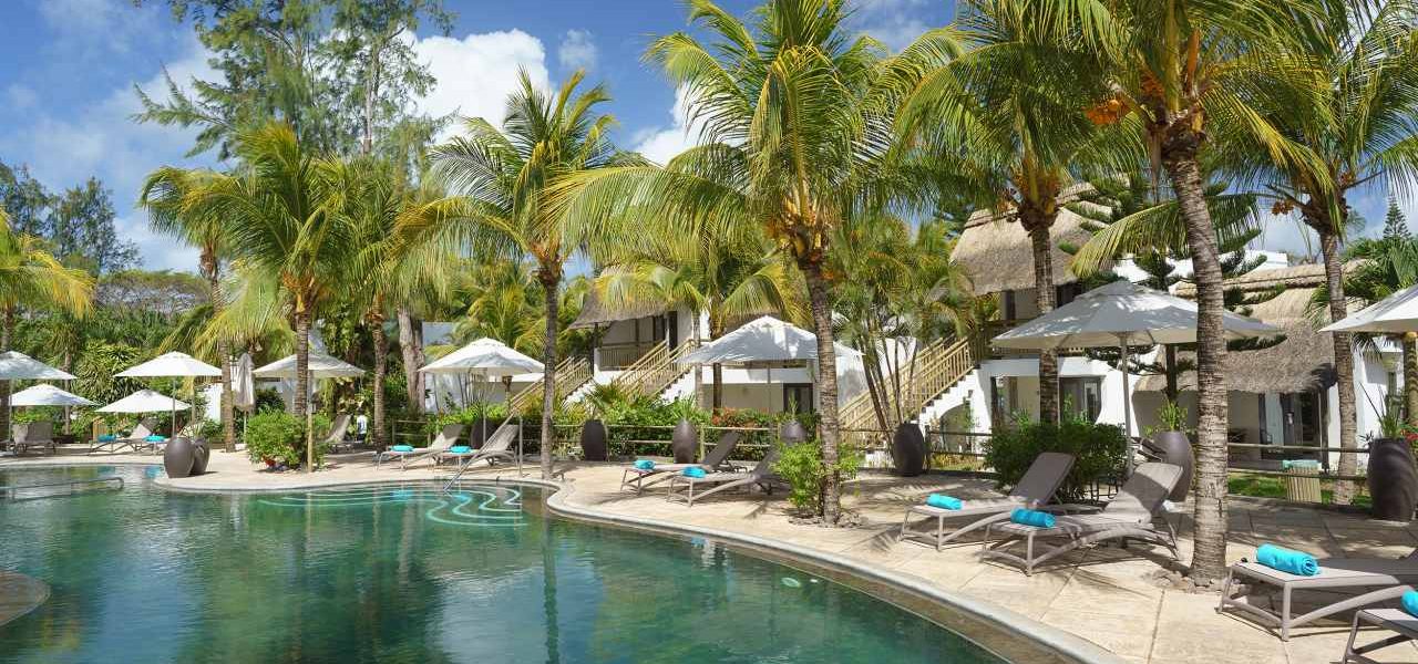 Coin de Mire Attitude Hotel Poolbereich Coin de Mire Attitude Hotel Poolbereich