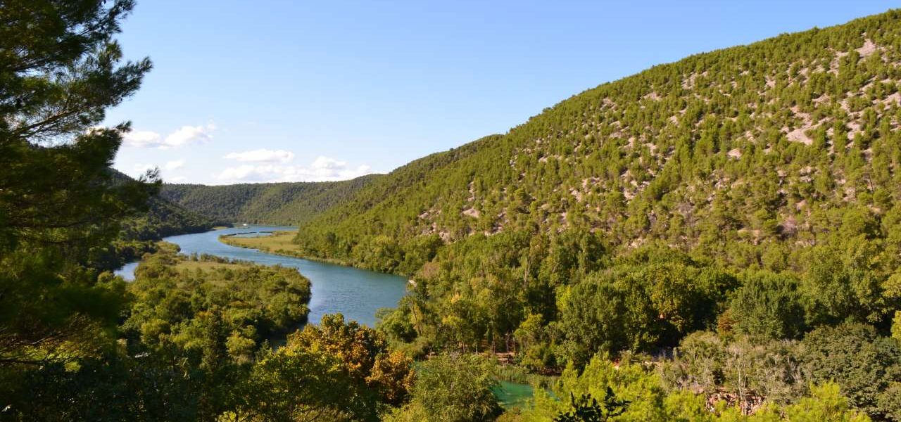 Insel Krk bewaldete Berghänge
