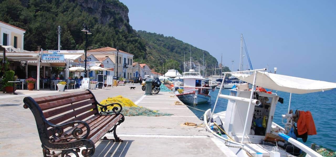 Karlovassi Hafenpromenade