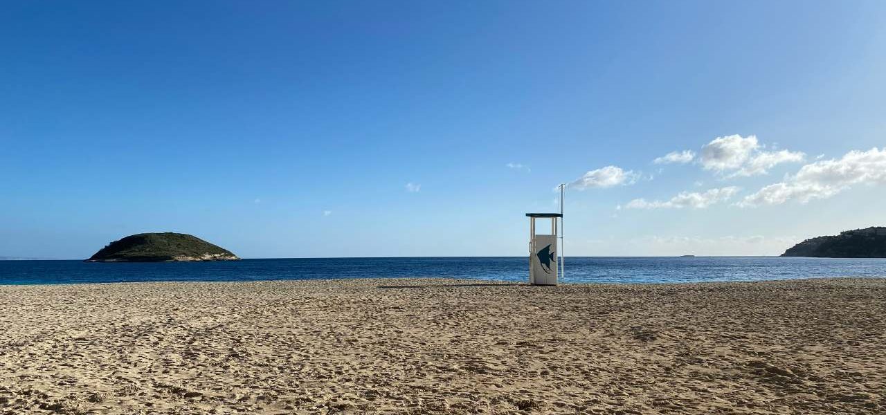 Menschenleerer Strand von Magaluf Menschenleerer Strand von Magaluf