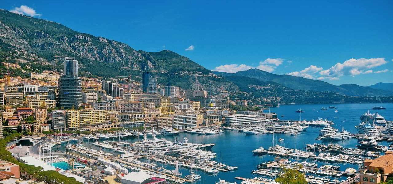 Monaco Hafen mit Luxusyachten