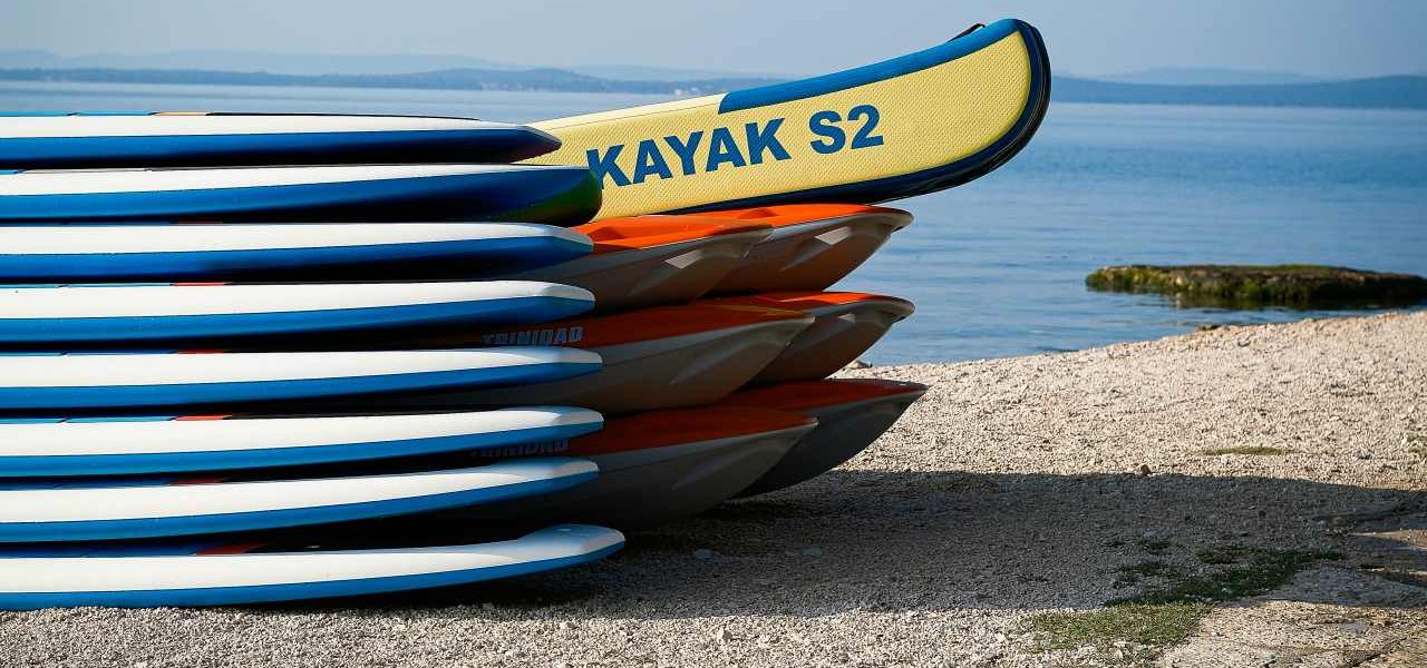 Petrčane Kajaks am Strand