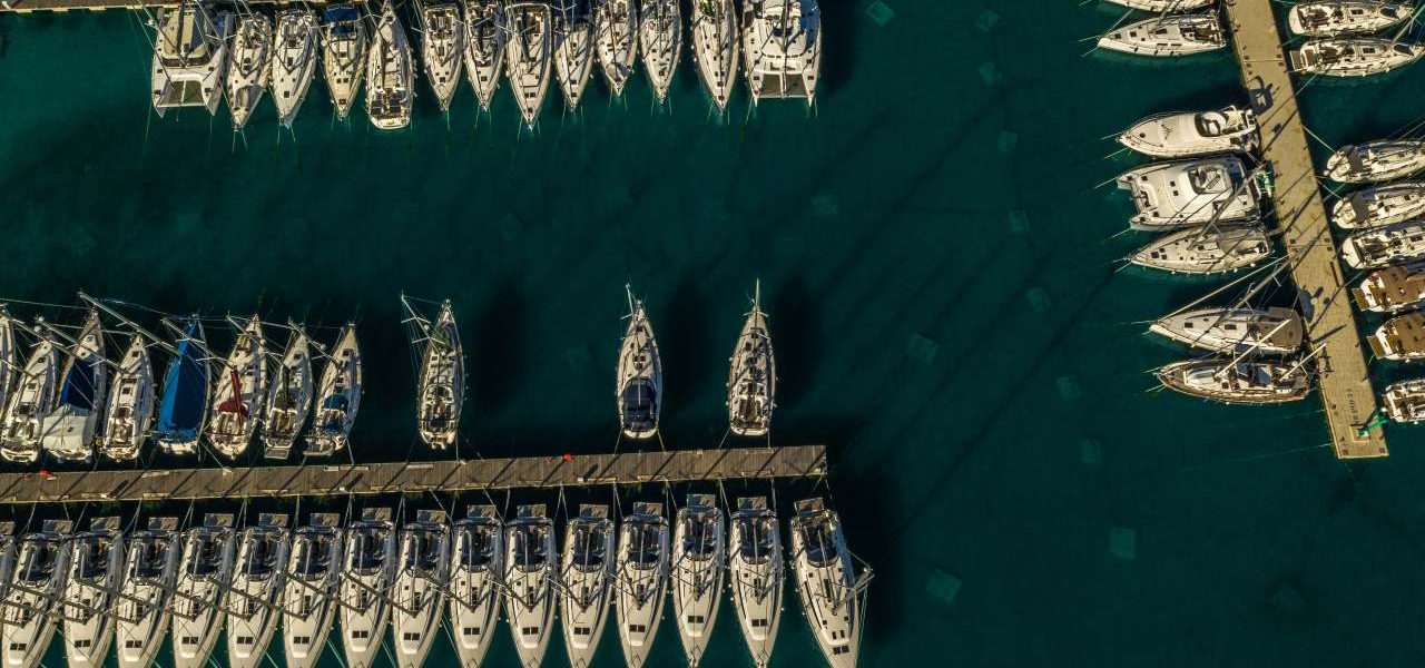 Pirovac Boote in der Marina