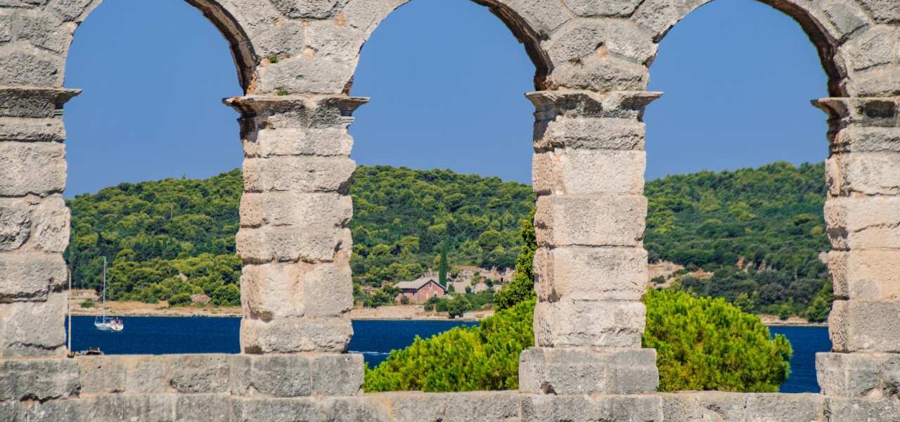 Pula Küste und Amphitheater