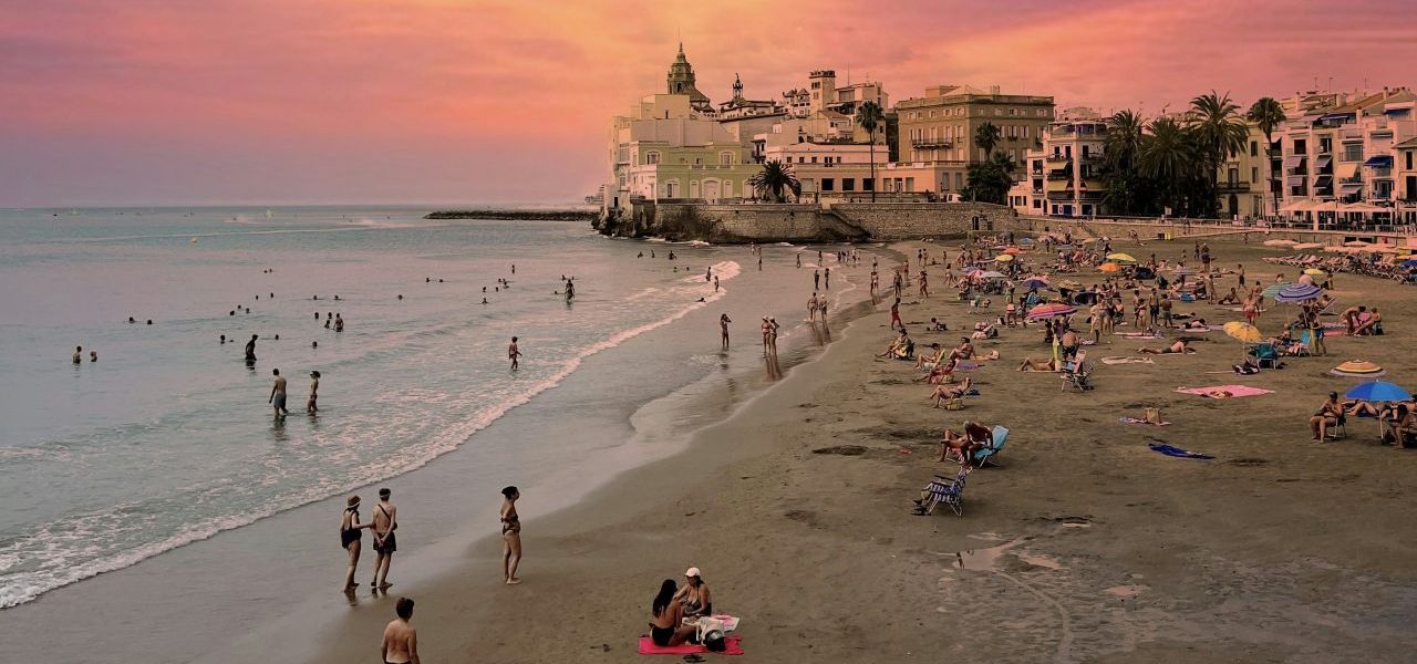 Sitges Badestrand bei Sonnenuntergang