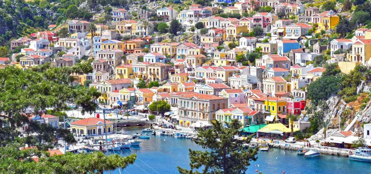 Symi farbenprächtige Häuser