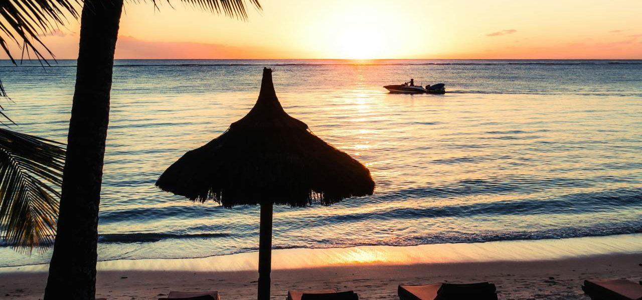 Trou aux Biches Sonnenuntergang am Strand