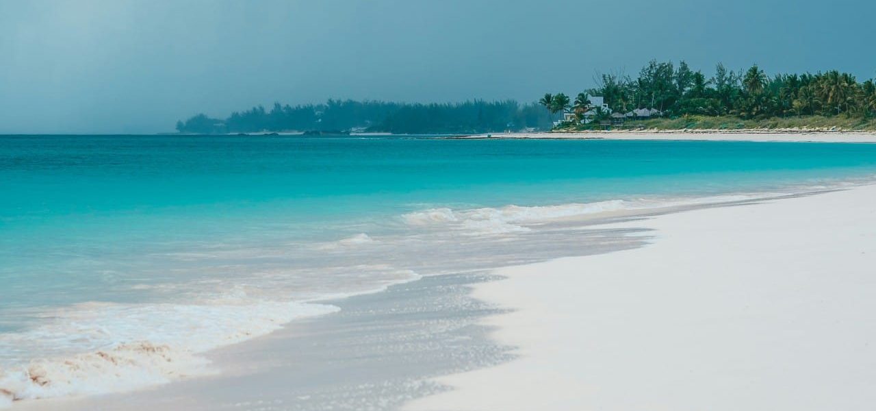Weißer Strand auf Eleuthera Bahamas